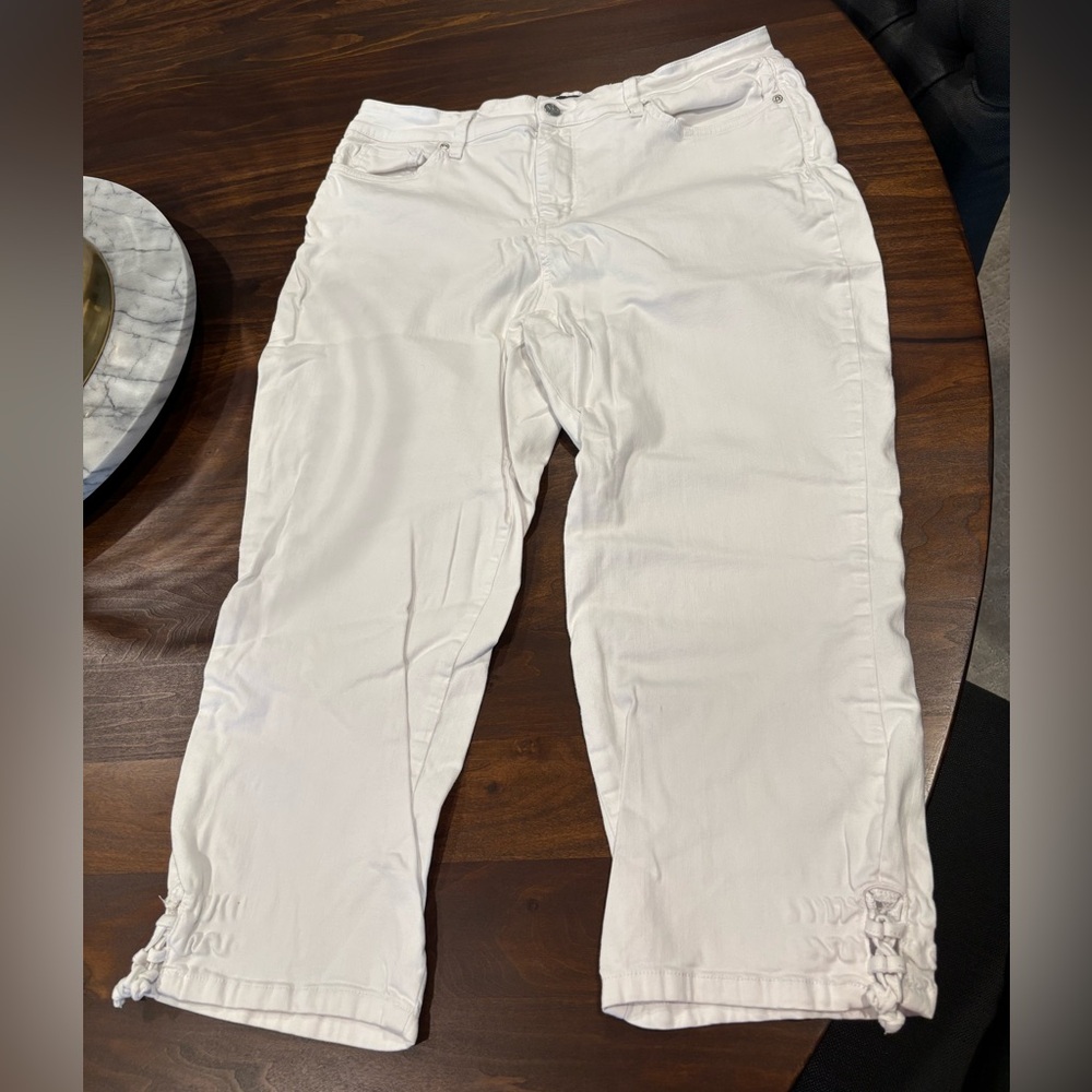 Women's NYDJ white capri